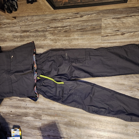 Vera Bradley Scrub set - Picture 5 of 5